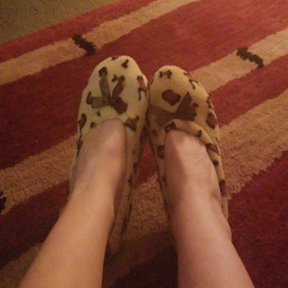 Size 5-6 leopard print house shoes - Picture 2 of 4